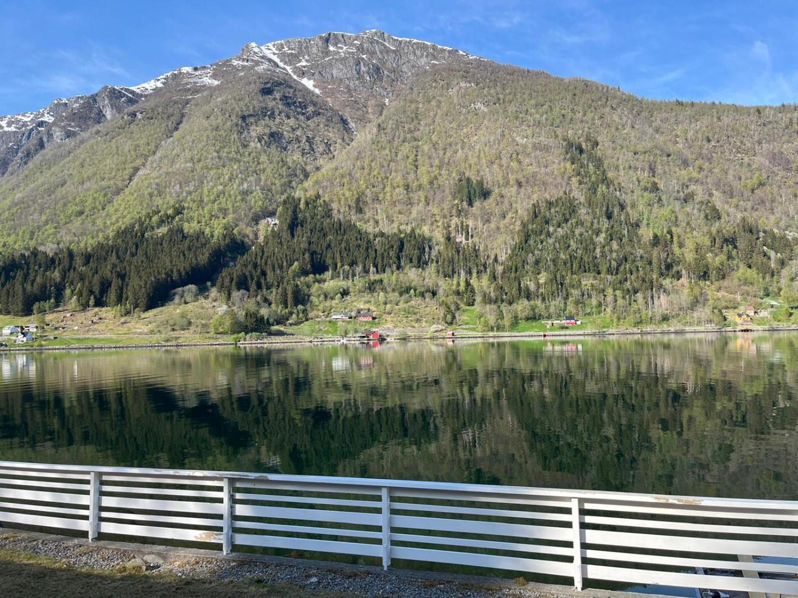 Der Fjordtraum In Balestrand Direkt Am Wasser Bagian luar foto