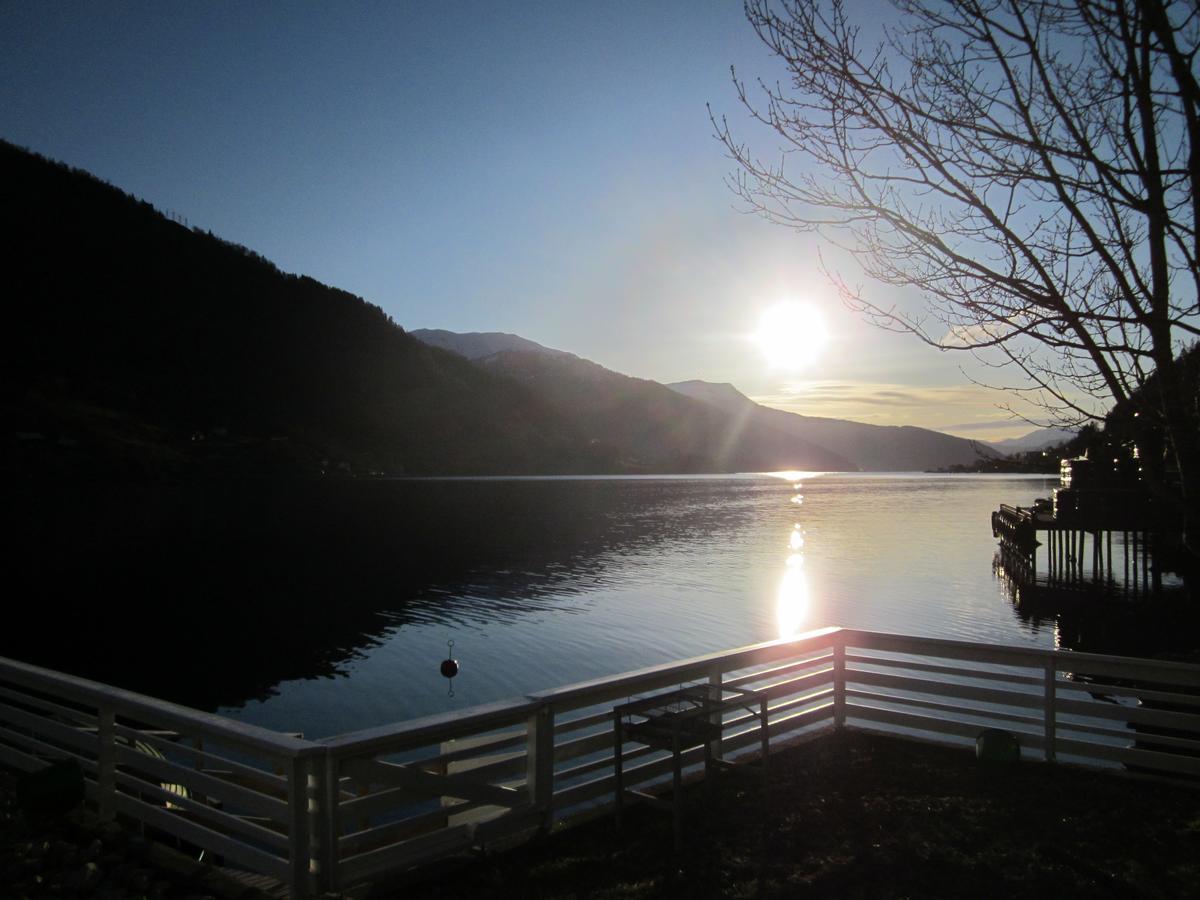 Der Fjordtraum In Balestrand Direkt Am Wasser Bagian luar foto