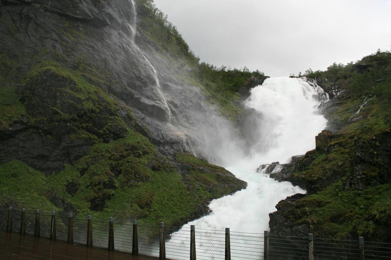 Der Fjordtraum In Balestrand Direkt Am Wasser Bagian luar foto